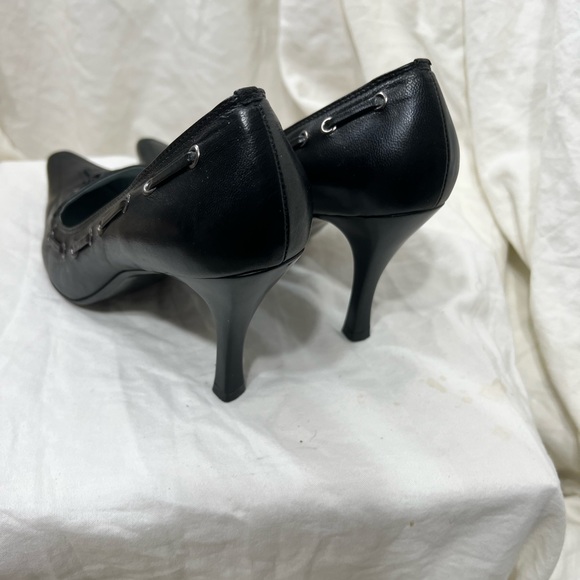 BCBG 3 1/2β Inch Heels Genuine Leather Excellent Inside And Out. Very Stβ¦ - Picture 8 of 16
